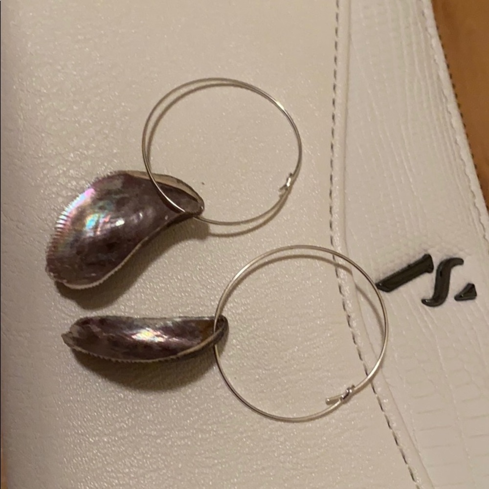Shell earrings - Picture 3 of 5